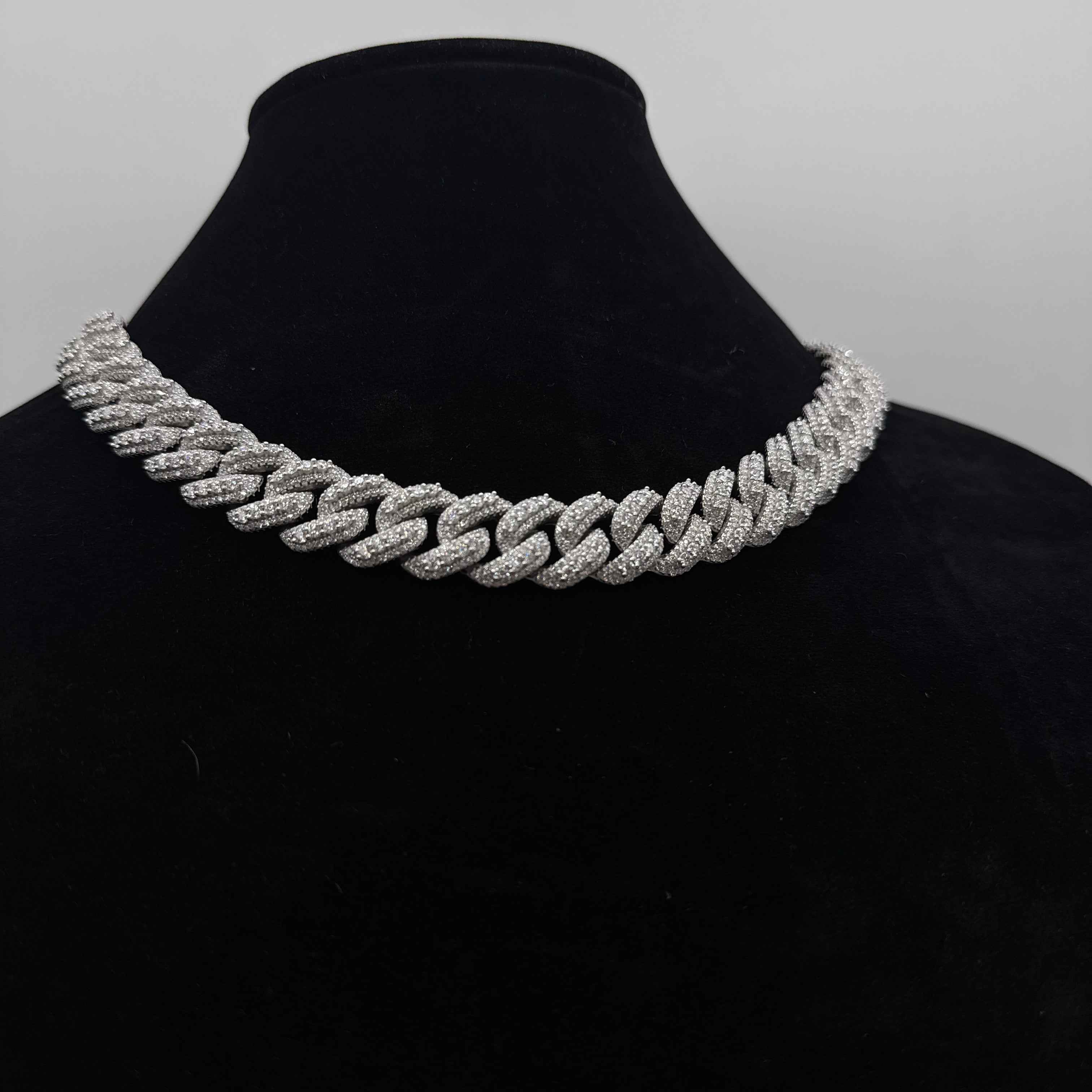 Raised Pointer Lab Stone Cuban Chain