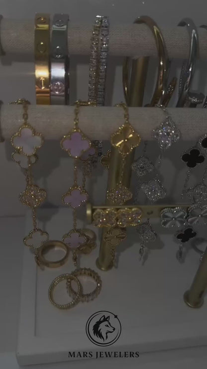 A video showcase of the Pink VC Style Bracelet